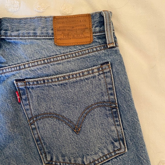 LEVI WEDGIE FIT BLUE JEANS - Picture 4 of 5